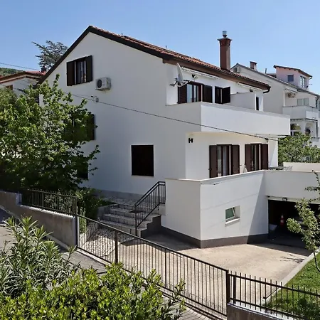 Πανσιόν Triple 2362c Selce